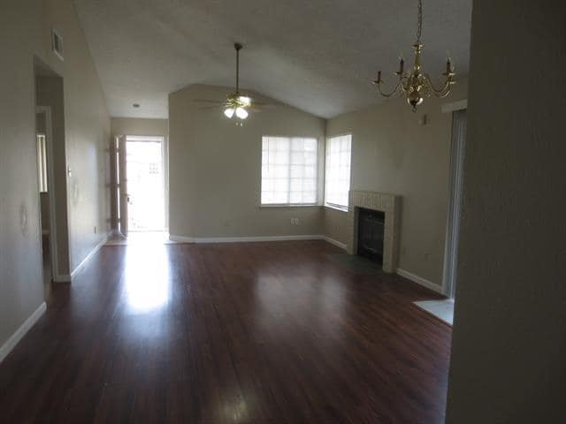 Building Photo - 5905 Royalcrest Dr