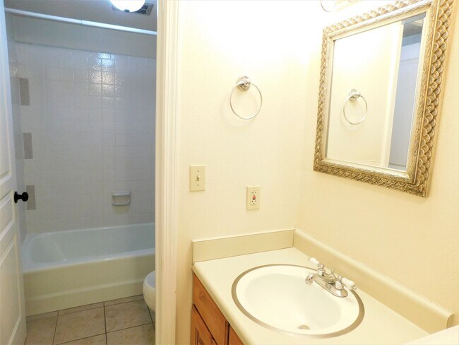 Foto del edificio - 961 Lakeside Dr