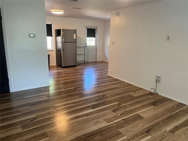 Building Photo - 559 Laura Ln