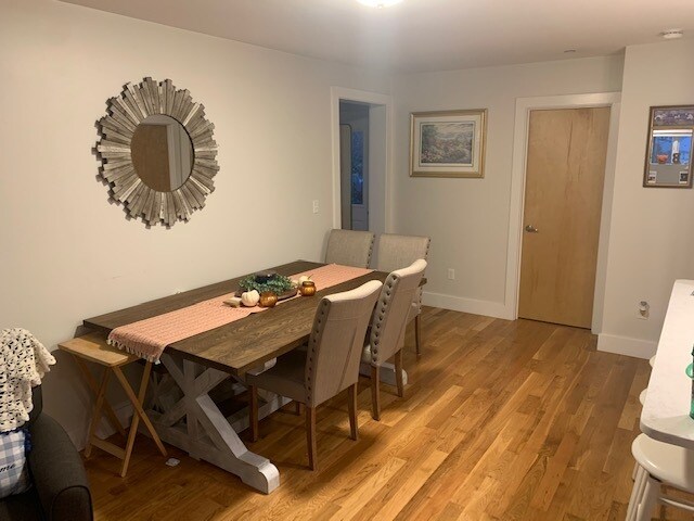 Comedor - 51 Glen Rd