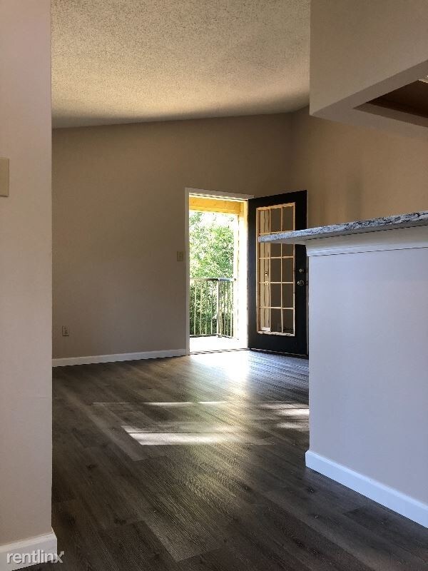 Foto del edificio - 8642 Mallard Reserve Dr