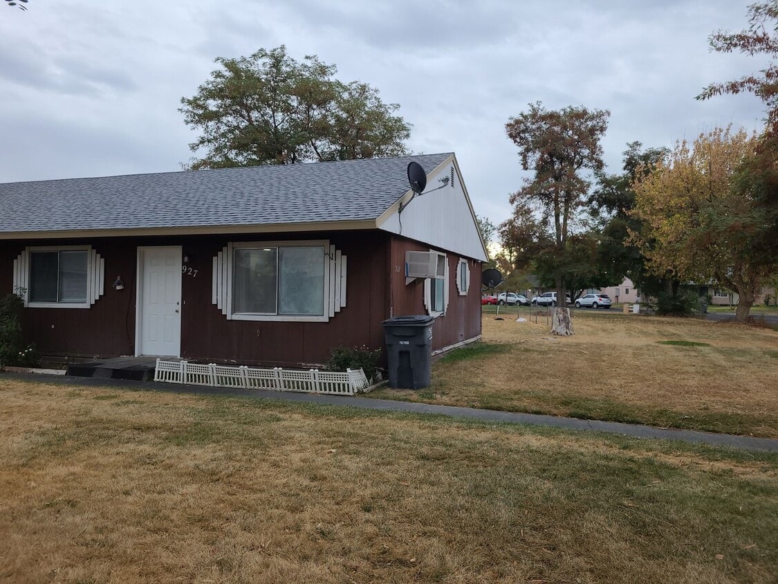 925/927lowr Apartment for Rent in Moses Lake, WA