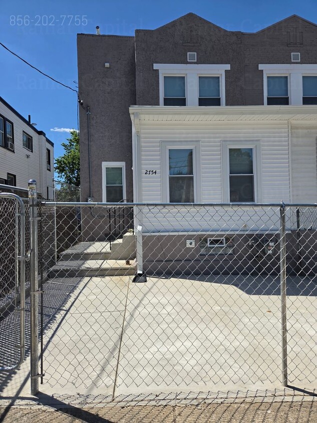 Charming 3-Bedroom Home with Spacious Gated Yard - Charming 3-Bedroom Home with Spacious Gated Yard