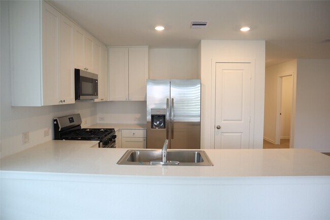 Building Photo - 216 Lantana Ln