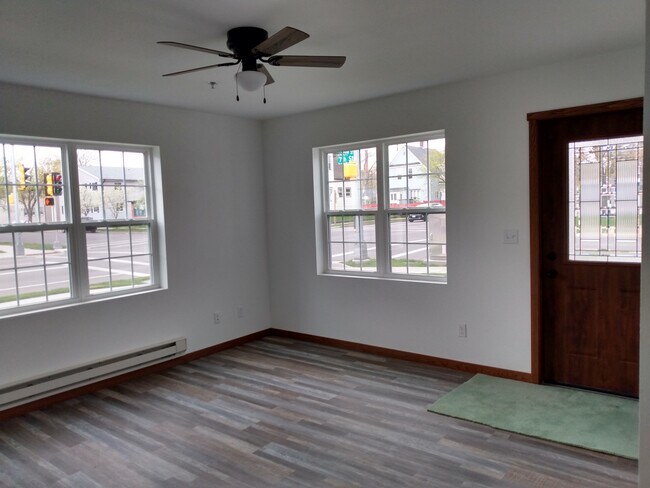 Building Photo - 1002 7th St S