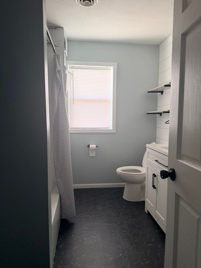 Building Photo - Beautiful home in the heart of Auburn