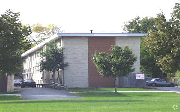 Building Photo - 9610-9634 Ivanhoe Ave