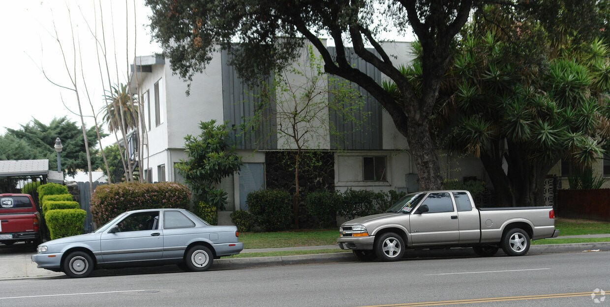 Building Photo - 531 N Marengo Ave