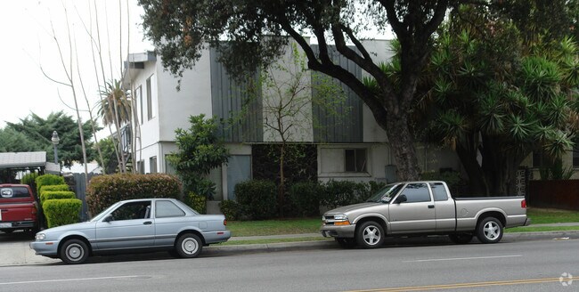 Building Photo - MR2 - 531 N. Marengo Ave