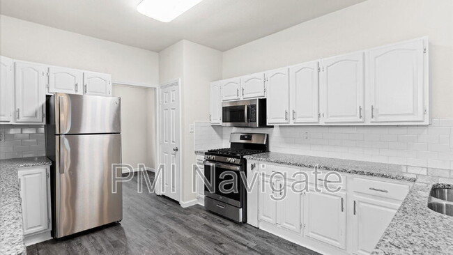 Building Photo - 1647 Steves Ave