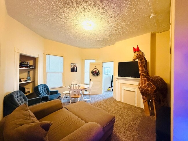 Foto del edificio - 424 Woodland Ave