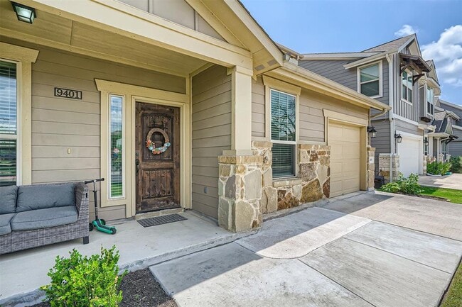 Building Photo - 9401 McKnight Lp