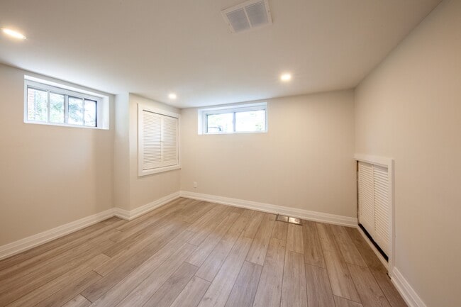 Building Photo - 34 Robindale Ave
