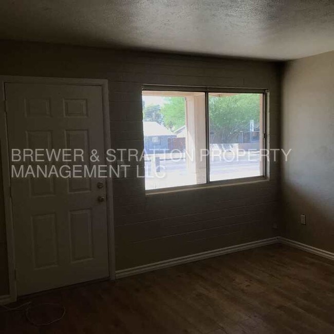 Building Photo - 2240 W Cholla St