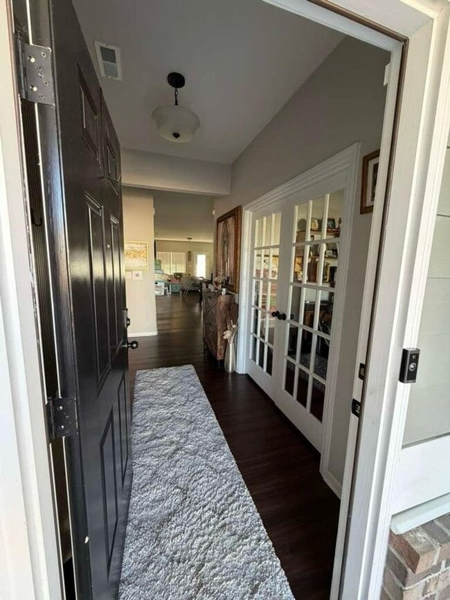 Building Photo - 332 Ox Bow Cir