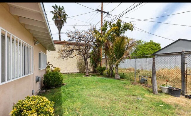 Foto del edificio - 2452 Colby Ave