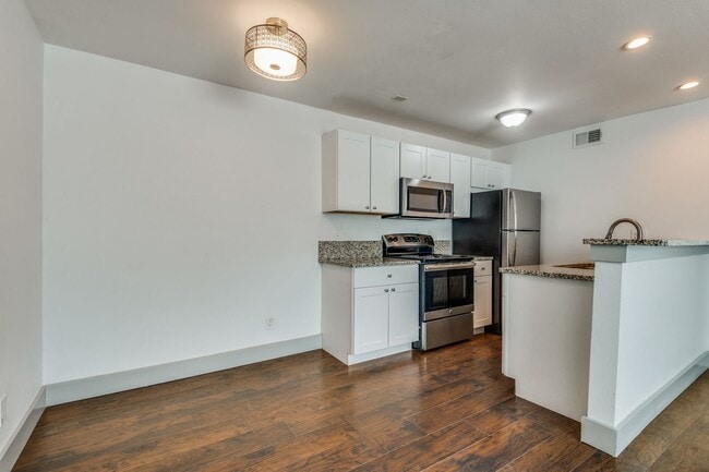Building Photo - 4633 Fairmount St