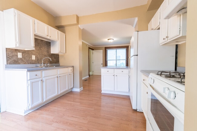 Building Photo - 3511 Snelling Ave