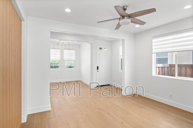 Building Photo - 356 W Weeping Willow Ave