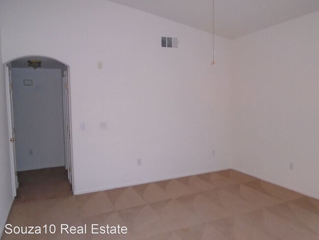 Foto del edificio - 2 br, 2 bath House - 353 Amber Pine St Uni...