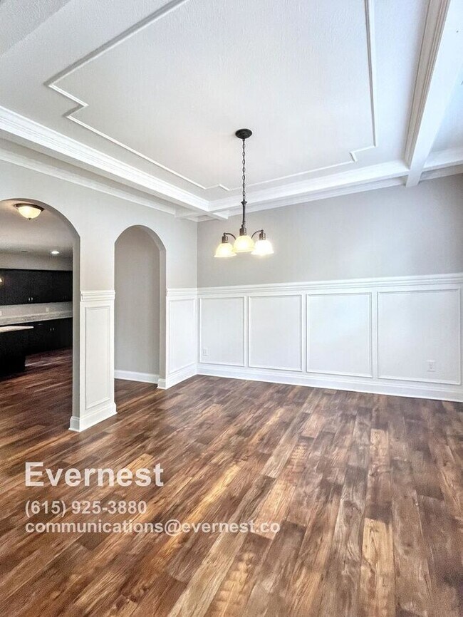 Building Photo - Spacious and Bright 4-Bedroom Home with Mo...