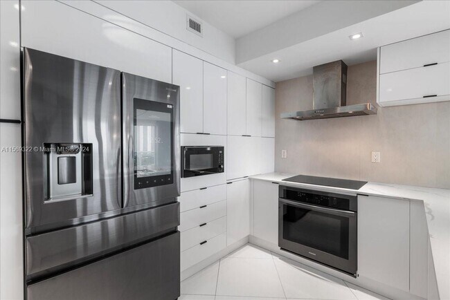 Building Photo - 200 Sunny Isles Blvd