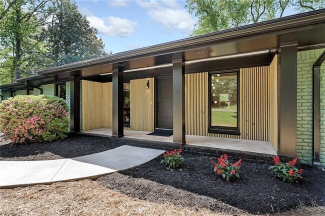 Building Photo - 2649 Sunrise Dr NE