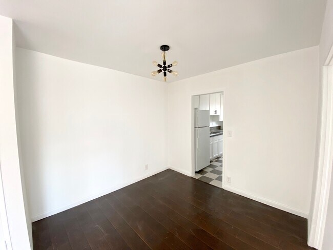 Building Photo - 8115 Romaine St