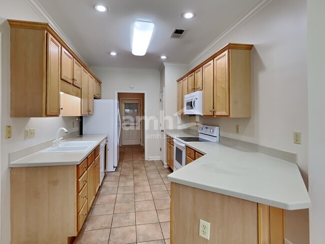 Building Photo - 1641 Kings Pond Cv