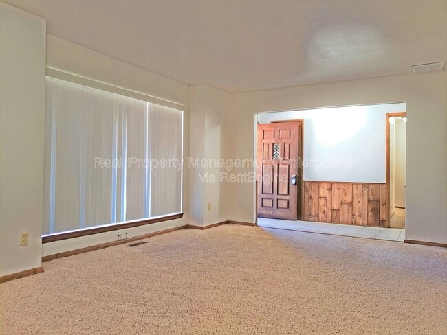 Building Photo - 301 S Ranchwood Manor Dr