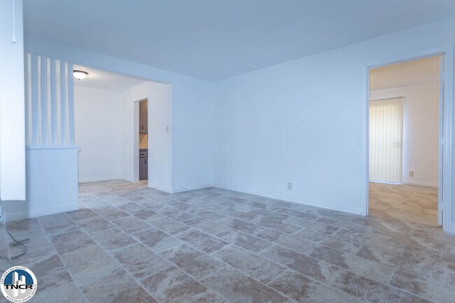 Foto del edificio - 3 Bedroom | 1 Bath TOWNHOUSE FOR RENT