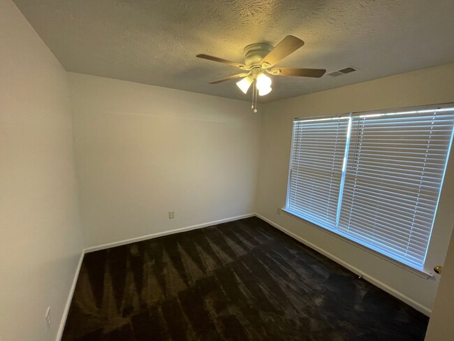 Foto del edificio - Spacious 4 Bedroom Townhome in Jackson wit...