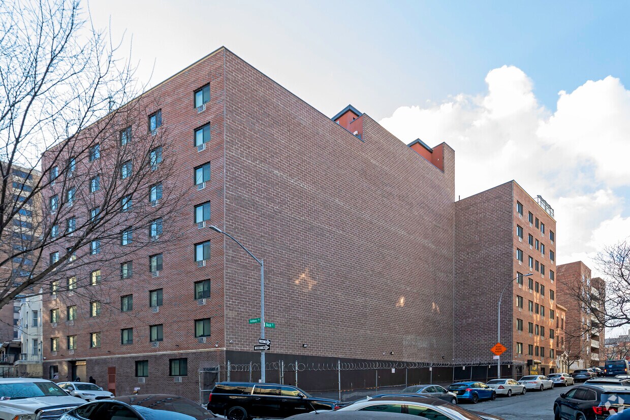 Primary Photo - 218 Bush St