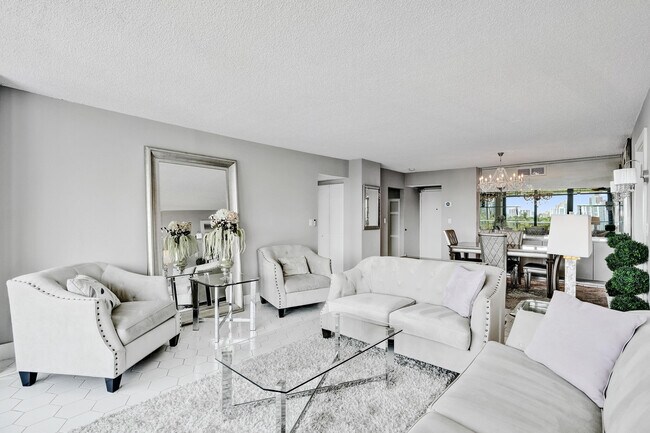 Foto del edificio - 3701 N Country Club Dr