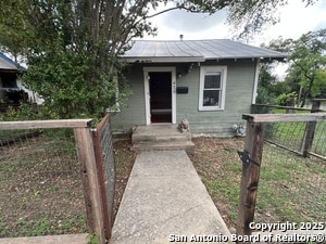 Building Photo - 420 Benton St