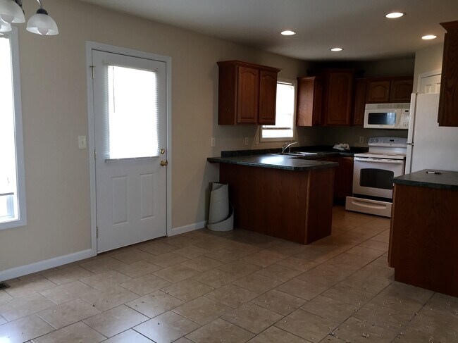 Building Photo - 114 Willow Ridge