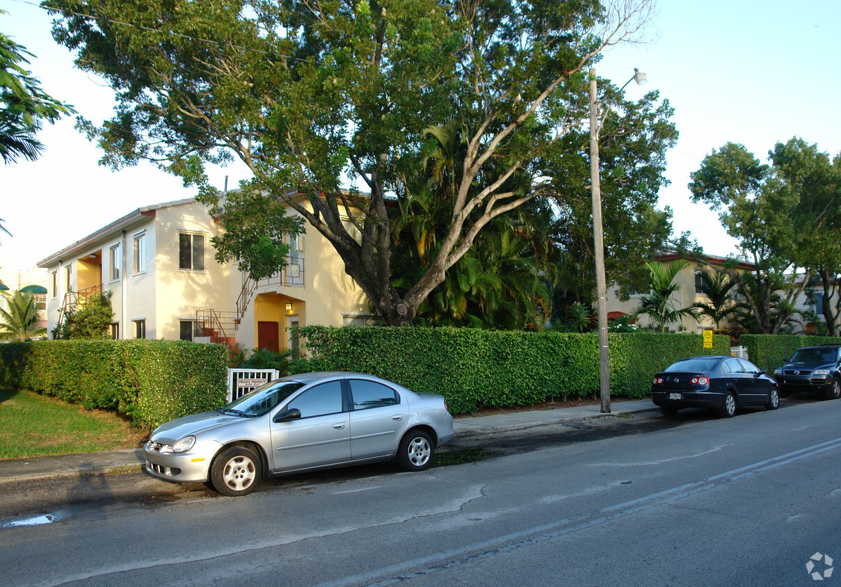 Primary Photo - Victoria Garden Apartments