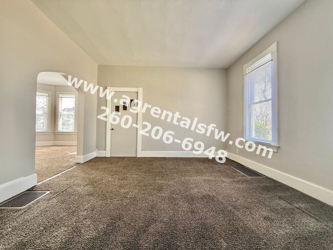 Building Photo - 3 Bedroom House