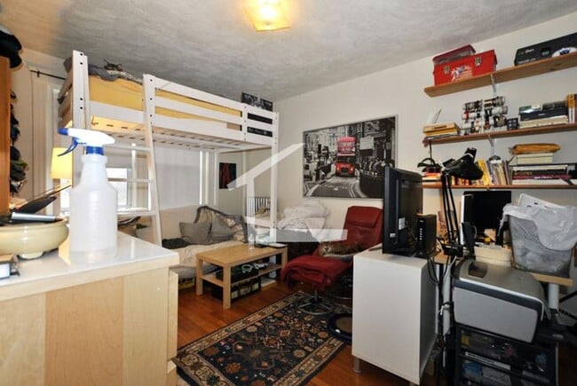 Photo - Studio in Brighton is available now House