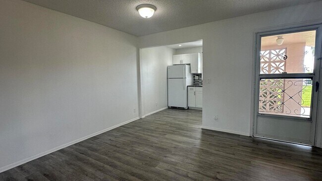 Foto del edificio - 2723 Dudley Dr W