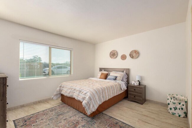Foto del edificio - 1627 E 13th St