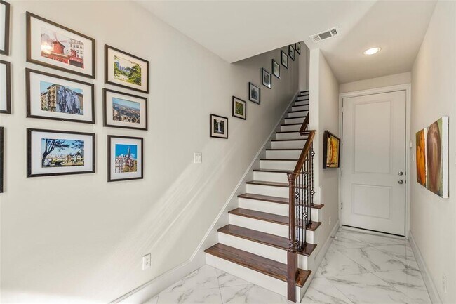 Foto del edificio - 2318 Hutchins St