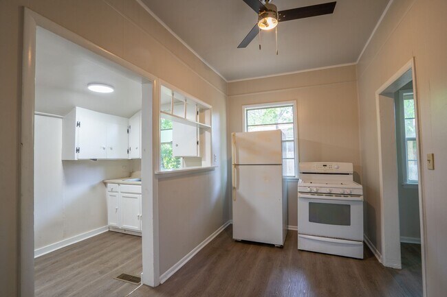 Building Photo - 112 N Delaware Pl