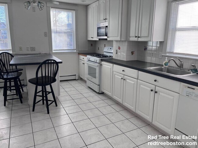 Building Photo - 147 Wrentham St