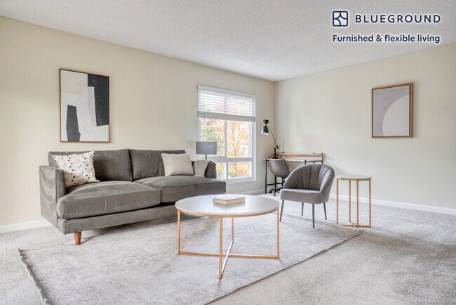 Building Photo - 1380 Oak Creek Dr