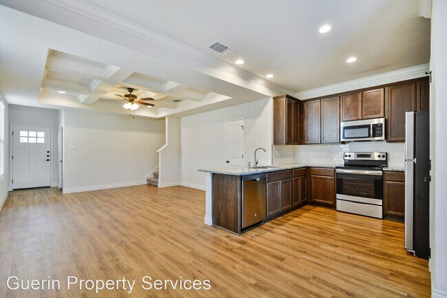 Building Photo - 3 br, 2.5 bath House - 327 Untermaier St.