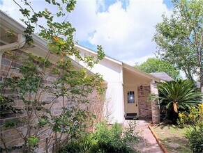 Building Photo - 2403 Chimneystone Cir