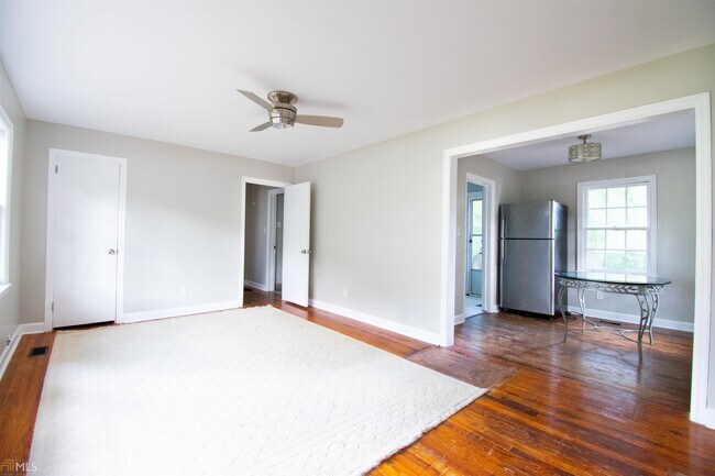 Building Photo - 1582 Wellswood Dr SE