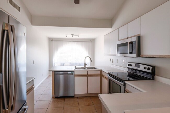 Foto del edificio - Stylish 3-Bedroom Home with Pool in Phoenix