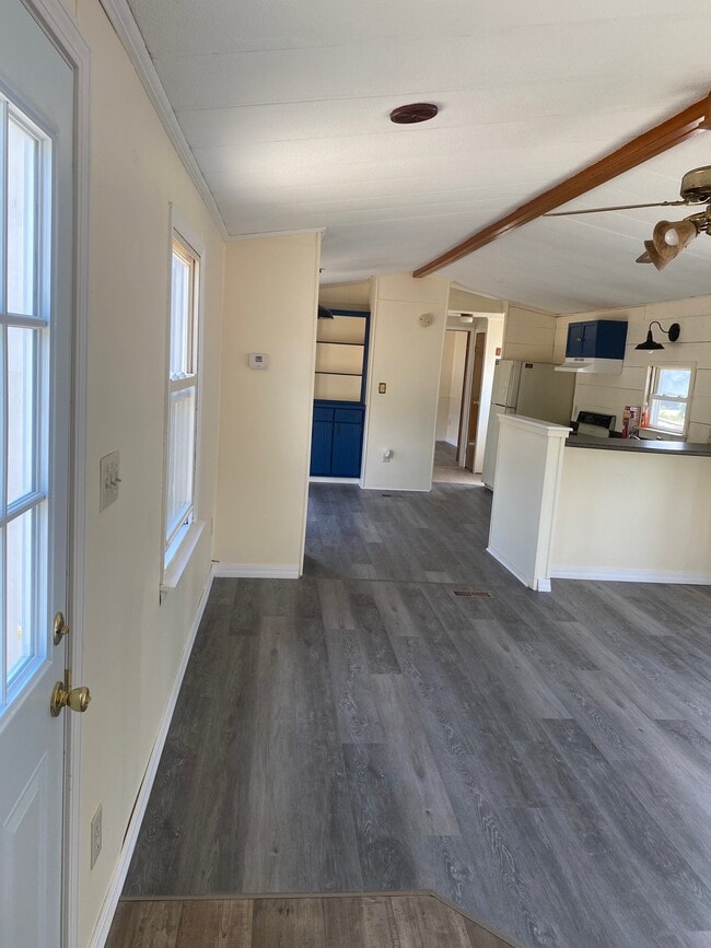 Building Photo - 8 Pebble Dr